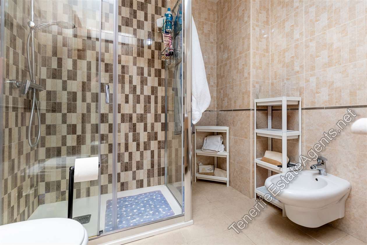 4 makuuhuone Huvila myytävänä paikassa Los Cristianos mukana uima-altaan 
autotalli - 749 950 € (Ref: 10139729)
