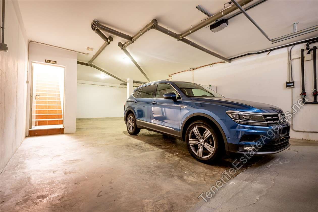 4 makuuhuone Huvila myytävänä paikassa Los Cristianos mukana uima-altaan 
autotalli - 749 950 € (Ref: 10139729)