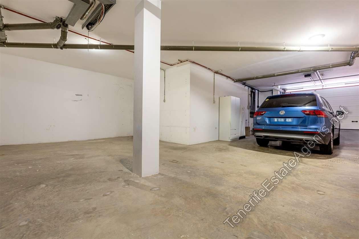 4 makuuhuone Huvila myytävänä paikassa Los Cristianos mukana uima-altaan 
autotalli - 749 950 € (Ref: 10139729)