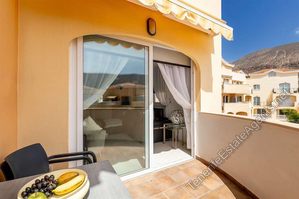 2 bedroom Apartment for sale in Los Cristianos with pool garage - € 359,950 (Ref: 10142637)