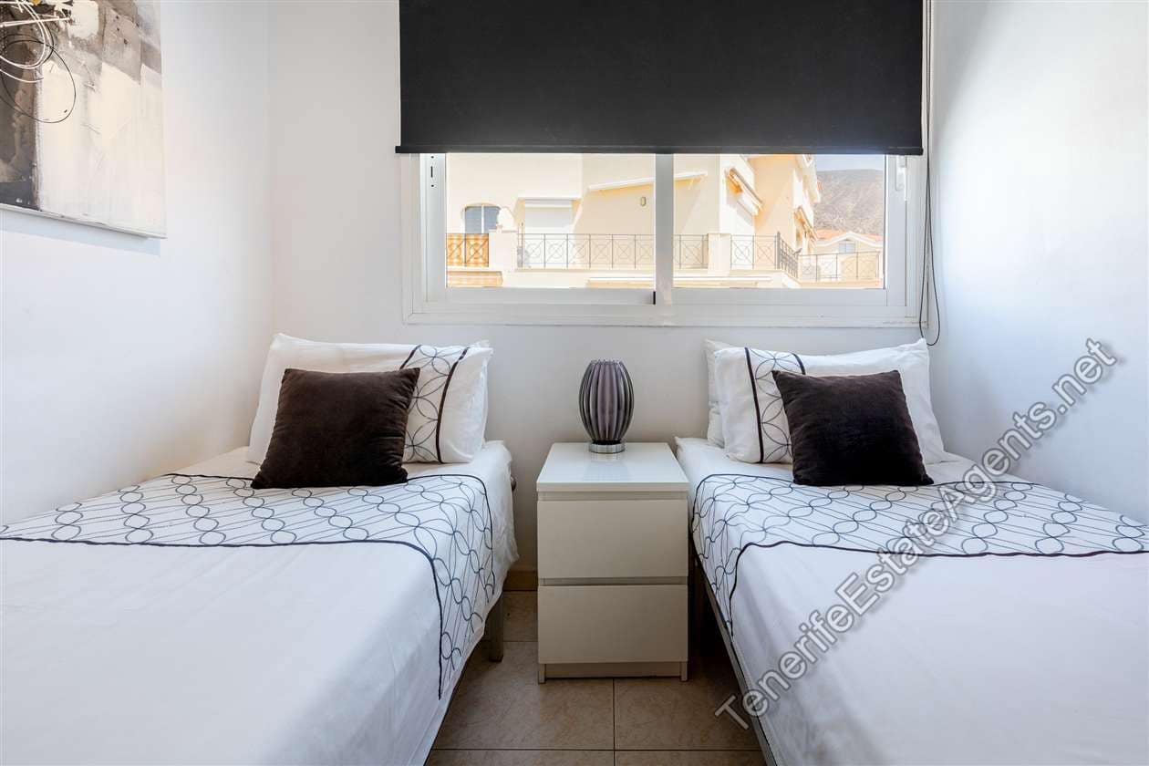 2 bedroom Apartment for sale in Los Cristianos with pool garage - € 359,950 (Ref: 10142637)