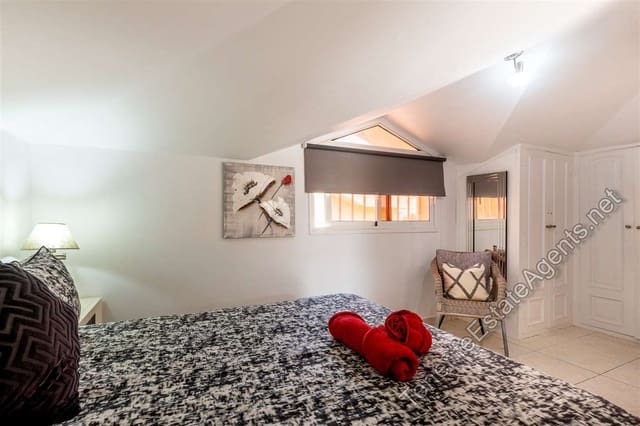 2 makuuhuone Huoneisto myytävänä paikassa Los Cristianos, Arona mukana uima-altaan 
autotalli - 359 950 € (Ref: 10142637)