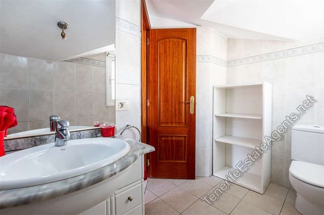 2 makuuhuone Huoneisto myytävänä paikassa Los Cristianos, Arona mukana uima-altaan 
autotalli - 359 950 € (Ref: 10142637)