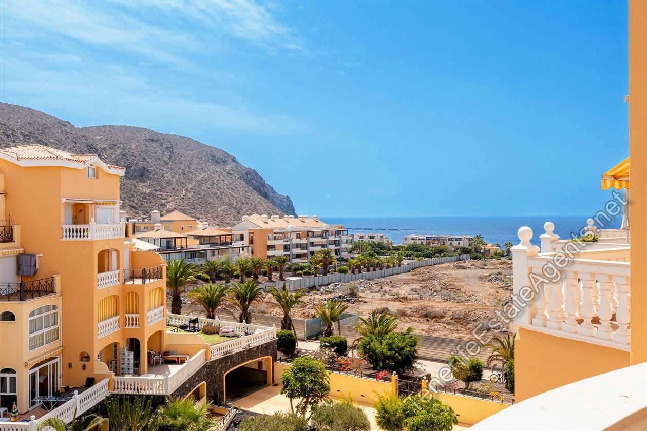 2 bedroom Apartment for sale in Los Cristianos with pool garage - € 359,950 (Ref: 10142637)