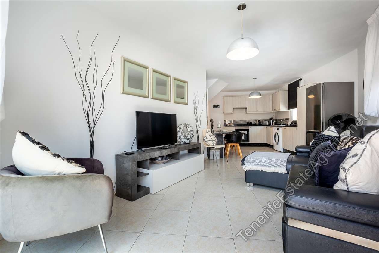 2 bedroom Apartment for sale in Los Cristianos with pool garage - € 359,950 (Ref: 10142637)