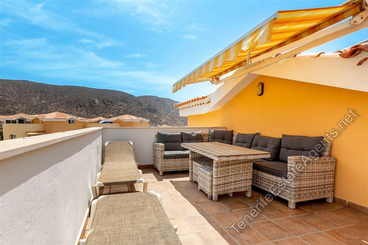 2 bedroom Apartment for sale in Los Cristianos with pool garage - € 359,950 (Ref: 10142637)