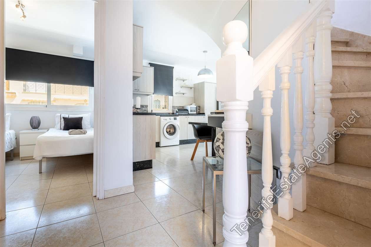2 bedroom Apartment for sale in Los Cristianos with pool garage - € 359,950 (Ref: 10142637)
