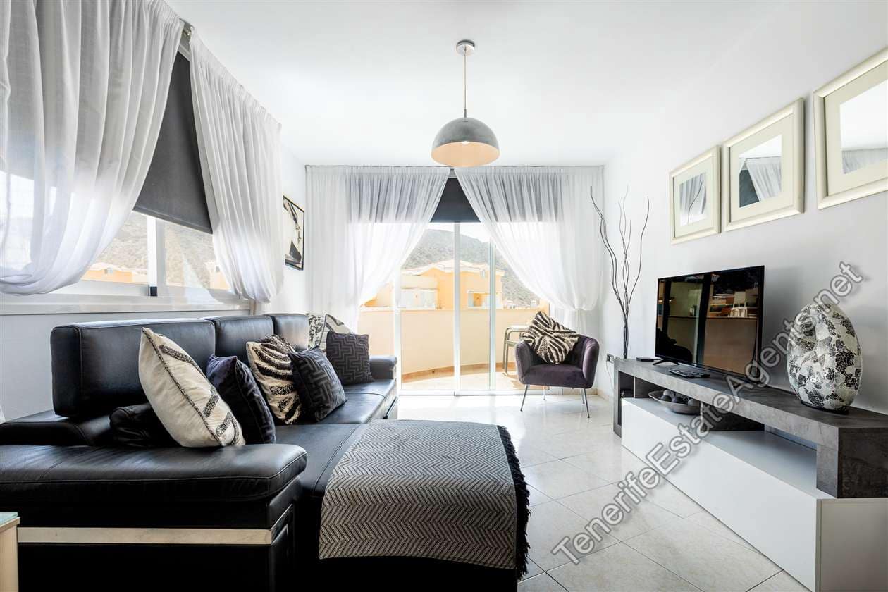 2 bedroom Apartment for sale in Los Cristianos with pool garage - € 359,950 (Ref: 10142637)