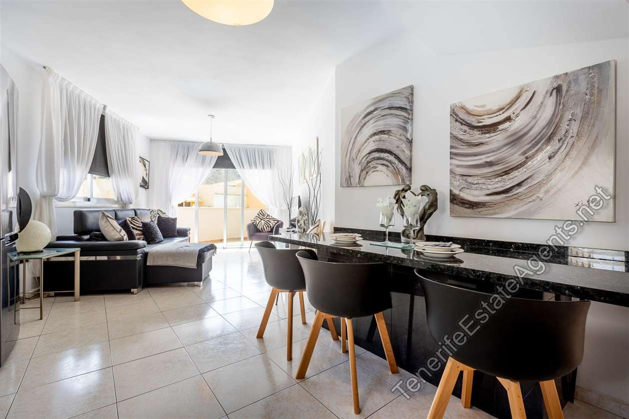 2 bedroom Apartment for sale in Los Cristianos with pool garage - € 359,950 (Ref: 10142637)