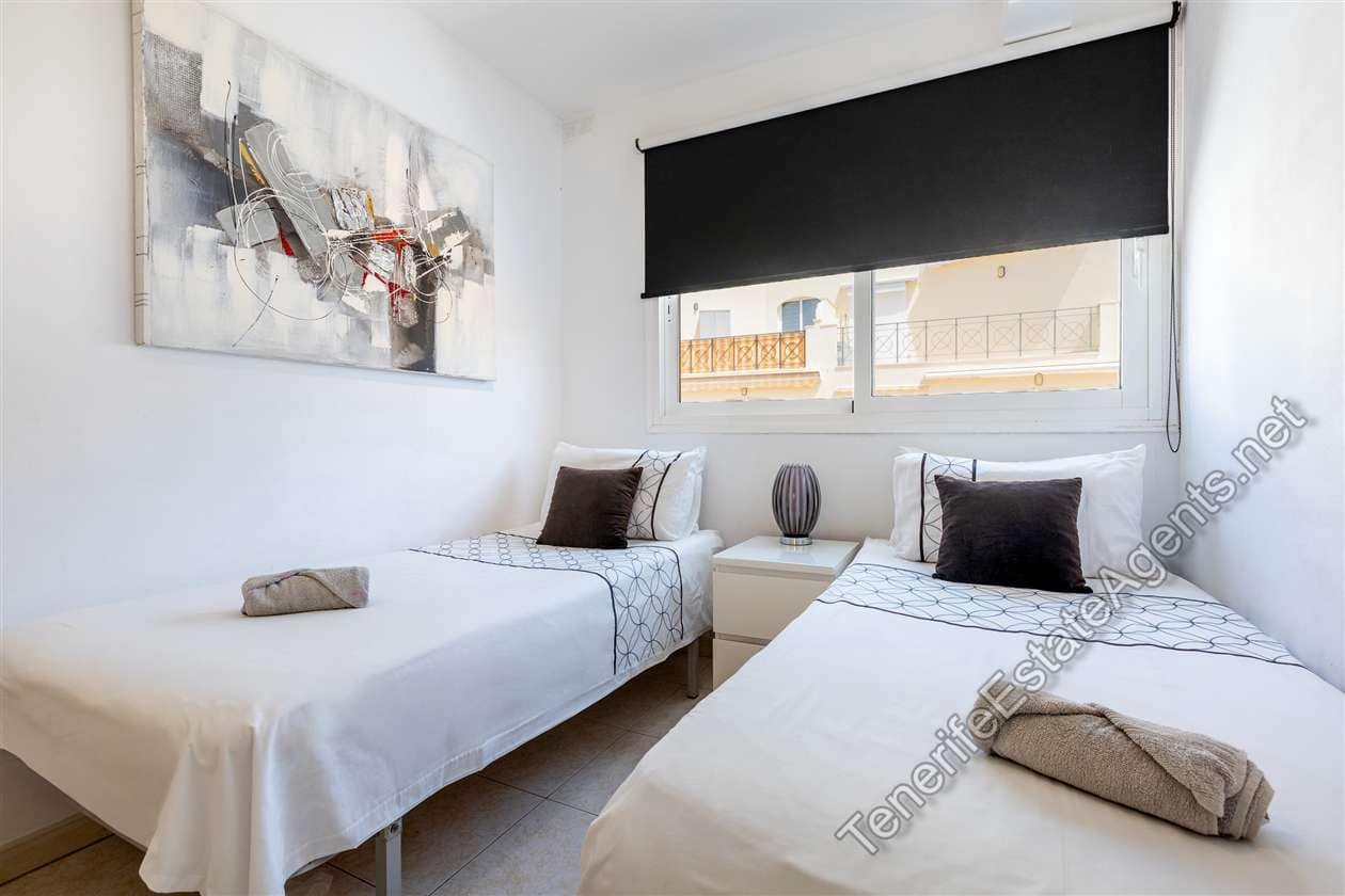 2 bedroom Apartment for sale in Los Cristianos with pool garage - € 359,950 (Ref: 10142637)