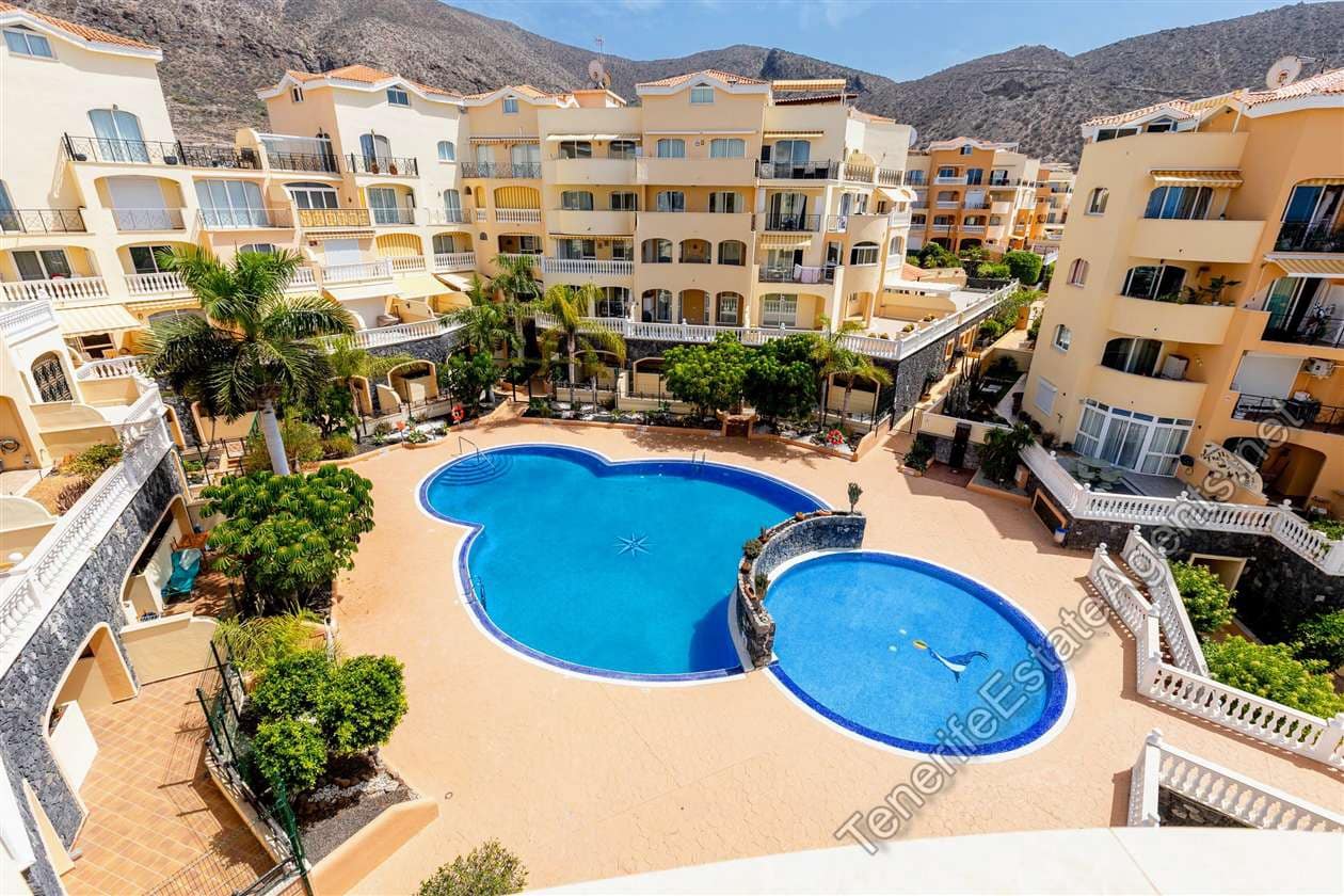 2 bedroom Apartment for sale in Los Cristianos with pool garage - € 359,950 (Ref: 10142637)