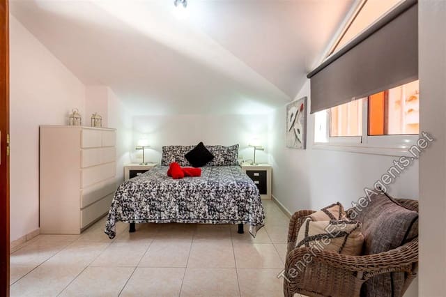 2 makuuhuone Huoneisto myytävänä paikassa Los Cristianos, Arona mukana uima-altaan 
autotalli - 359 950 € (Ref: 10142637)