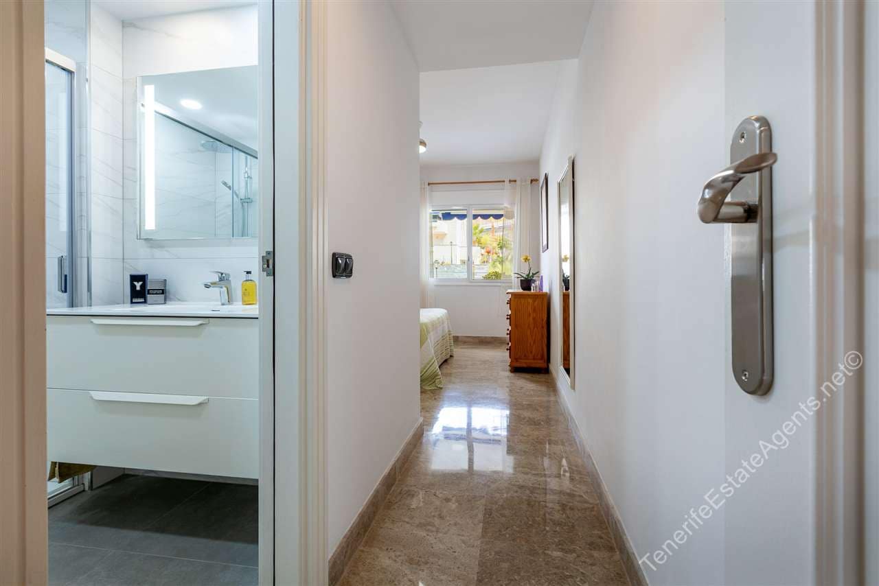 2 bedroom Apartment for sale in Los Cristianos with pool garage - € 599,950 (Ref: 10150373)