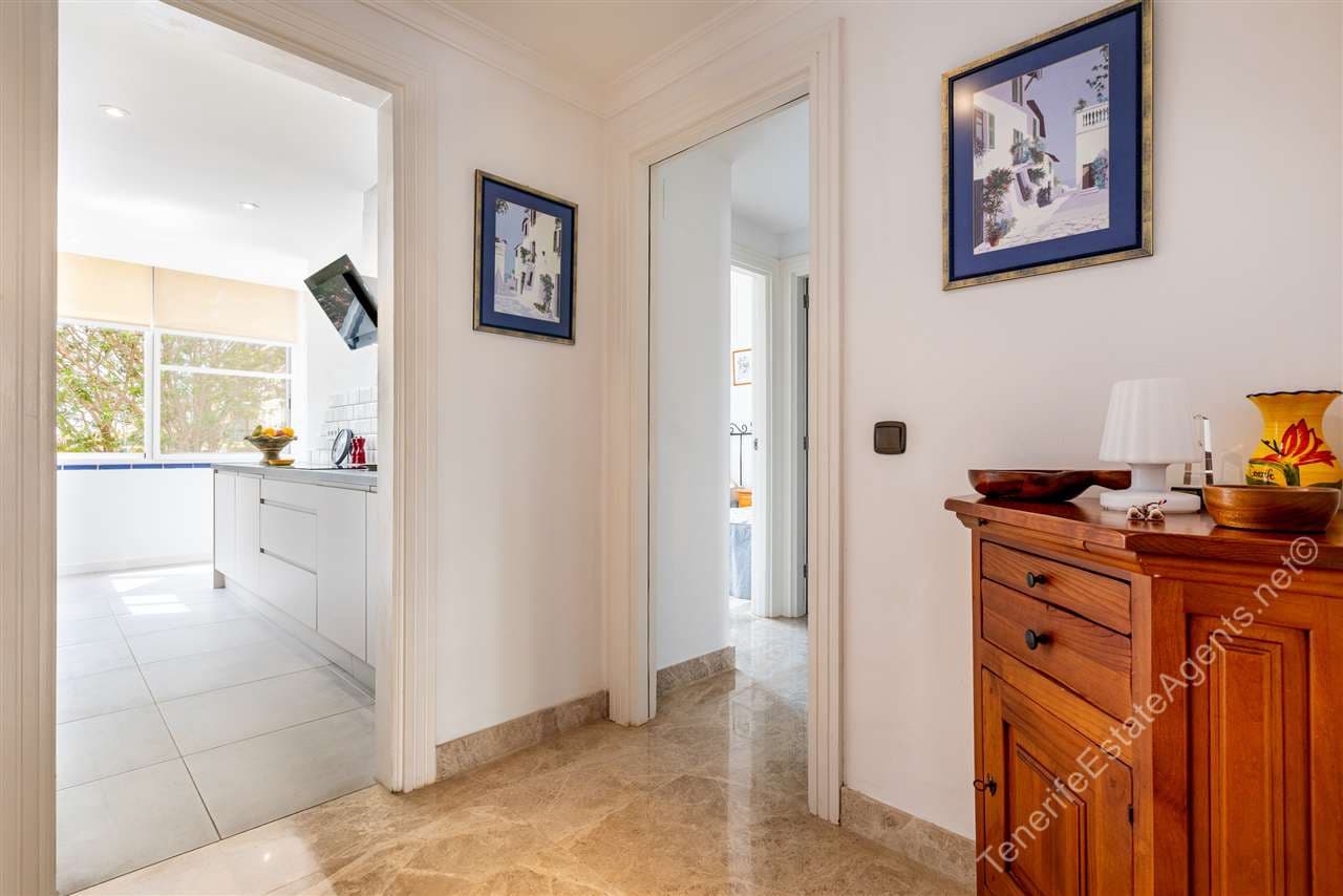 2 bedroom Apartment for sale in Los Cristianos with pool garage - € 599,950 (Ref: 10150373)