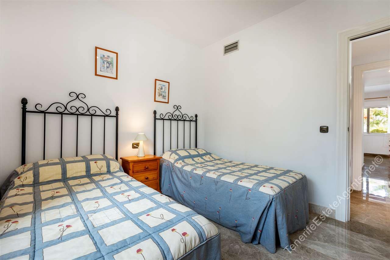 2 bedroom Apartment for sale in Los Cristianos with pool garage - € 599,950 (Ref: 10150373)
