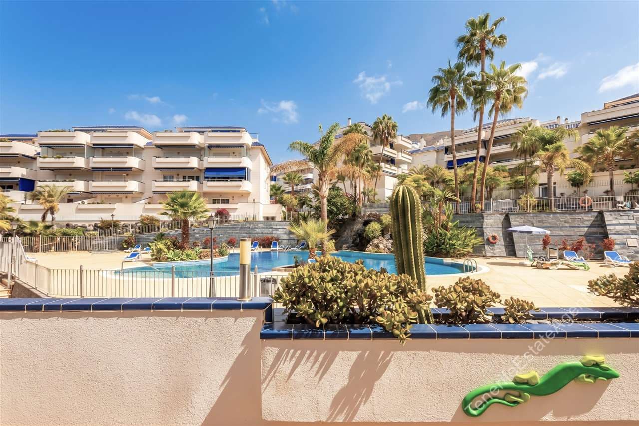 2 bedroom Apartment for sale in Los Cristianos with pool garage - € 599,950 (Ref: 10150373)
