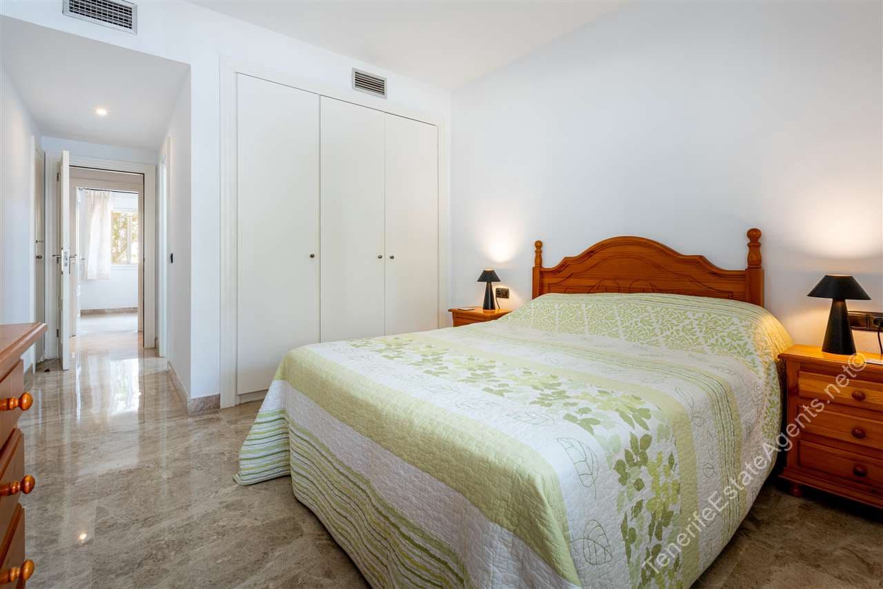 2 bedroom Apartment for sale in Los Cristianos with pool garage - € 599,950 (Ref: 10150373)