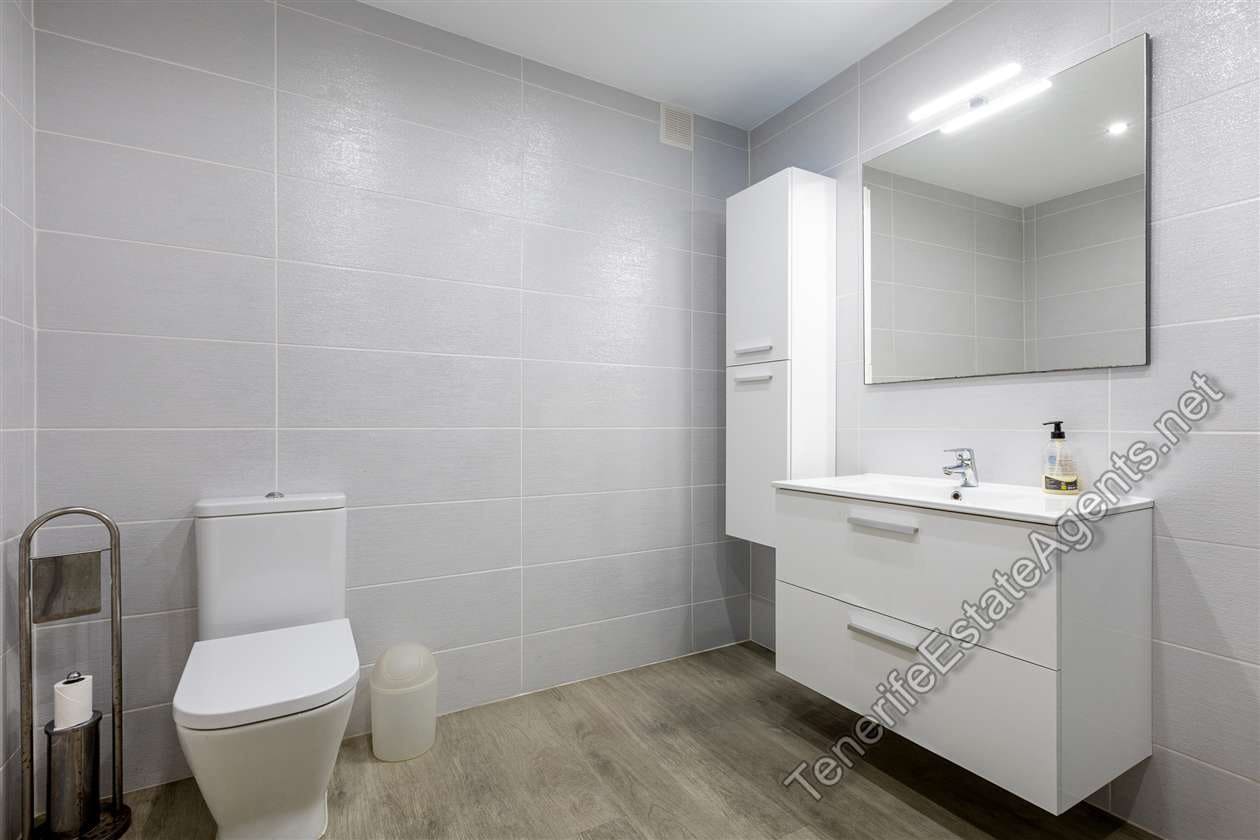 2 makuuhuone Huoneisto myytävänä paikassa Los Cristianos mukana uima-altaan - 389 950 € (Ref: 10161841)