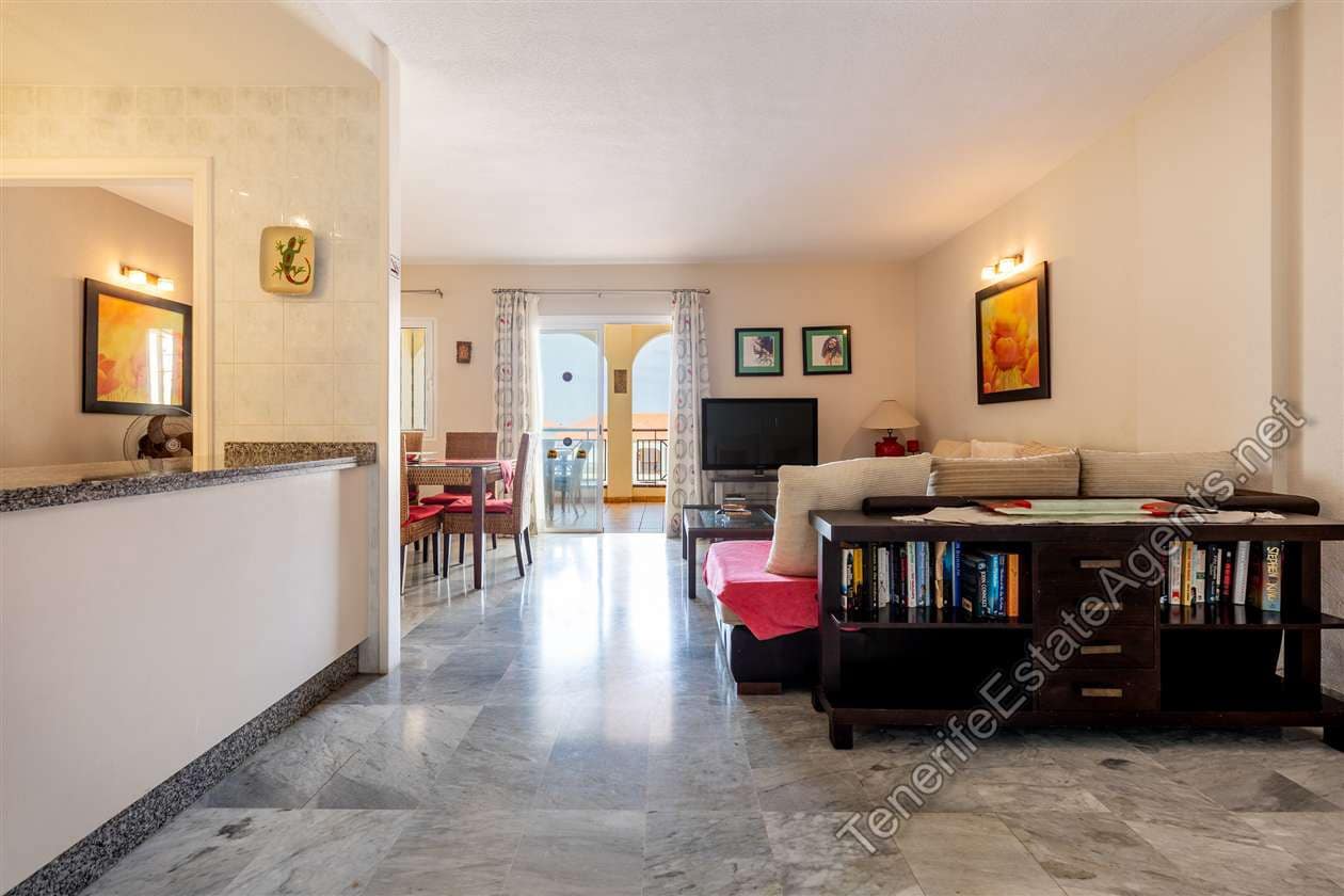 2 makuuhuone Huoneisto myytävänä paikassa Los Cristianos mukana uima-altaan - 389 950 € (Ref: 10161841)