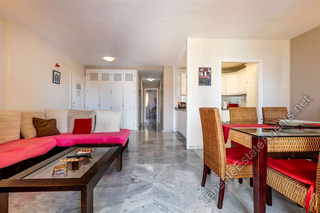 2 makuuhuone Huoneisto myytävänä paikassa Los Cristianos mukana uima-altaan - 389 950 € (Ref: 10161841)