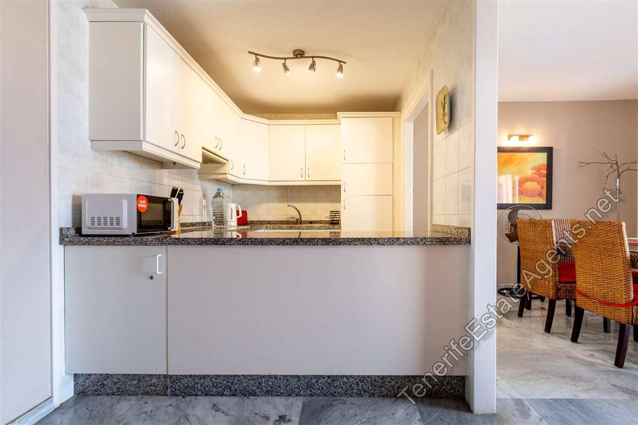 2 makuuhuone Huoneisto myytävänä paikassa Los Cristianos mukana uima-altaan - 389 950 € (Ref: 10161841)