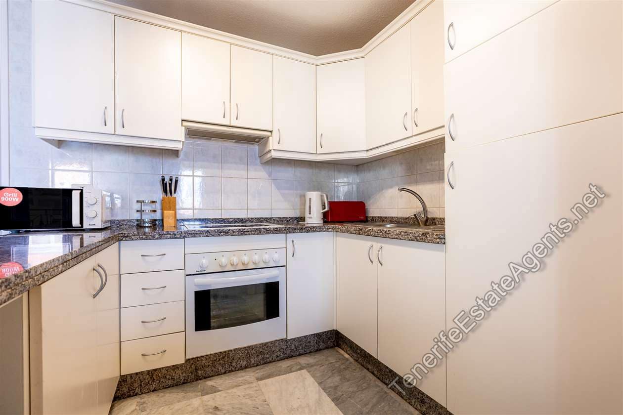 2 makuuhuone Huoneisto myytävänä paikassa Los Cristianos mukana uima-altaan - 389 950 € (Ref: 10161841)
