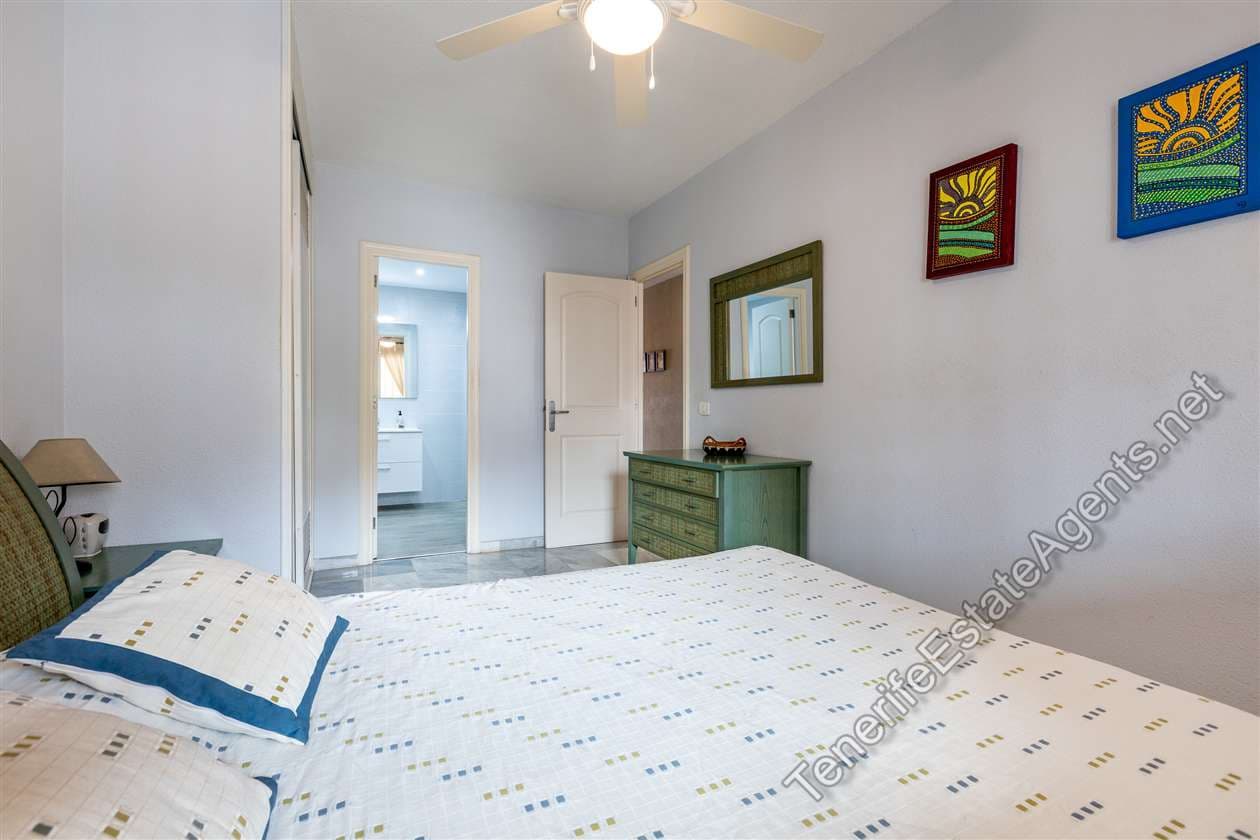 2 makuuhuone Huoneisto myytävänä paikassa Los Cristianos mukana uima-altaan - 389 950 € (Ref: 10161841)