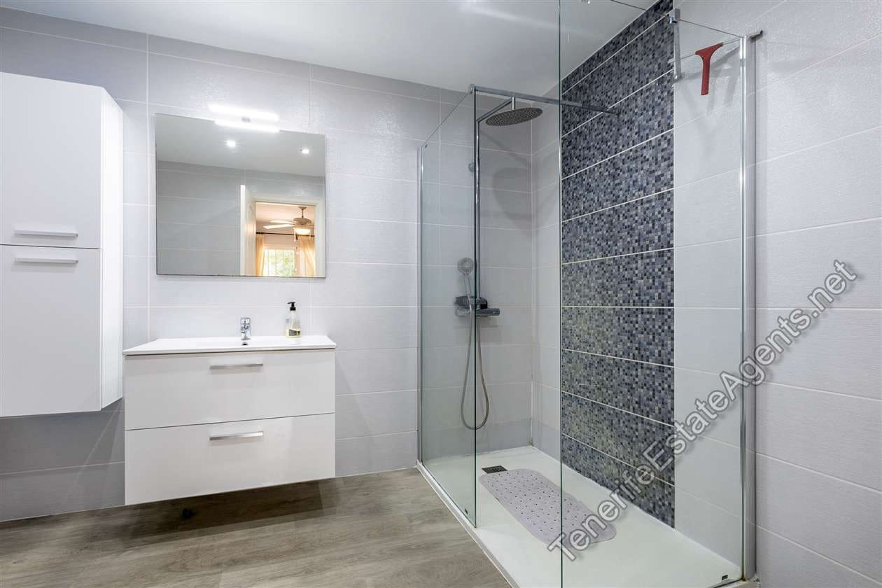2 makuuhuone Huoneisto myytävänä paikassa Los Cristianos mukana uima-altaan - 389 950 € (Ref: 10161841)