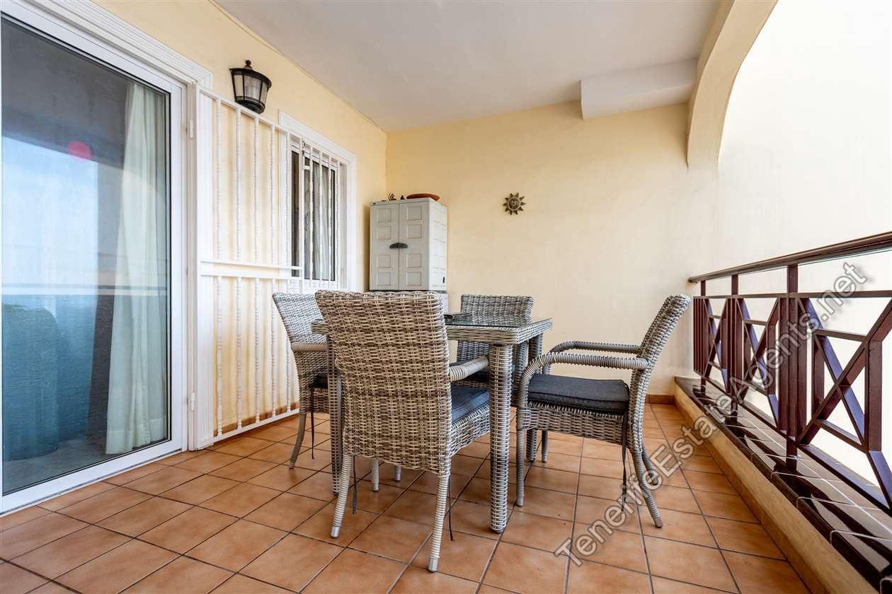 2 makuuhuone Huoneisto myytävänä paikassa Los Cristianos mukana uima-altaan - 389 950 € (Ref: 10161841)