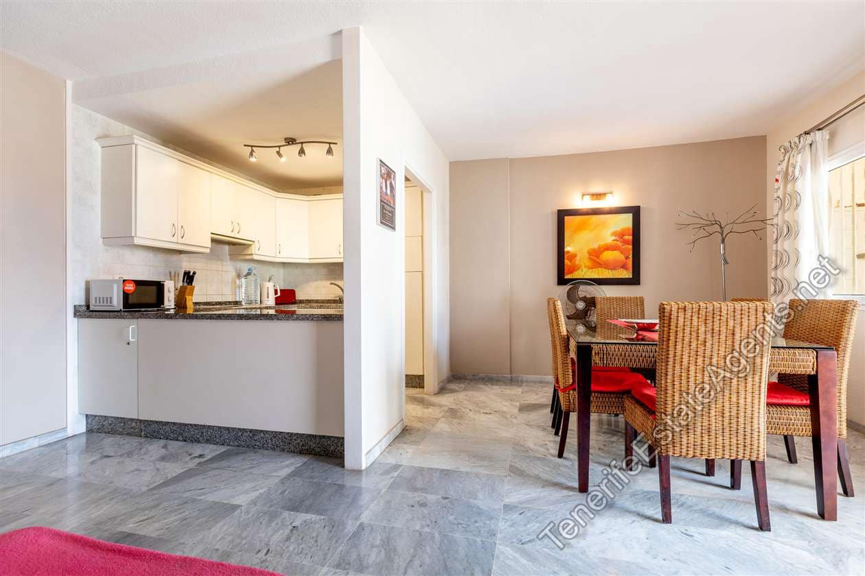2 makuuhuone Huoneisto myytävänä paikassa Los Cristianos mukana uima-altaan - 389 950 € (Ref: 10161841)