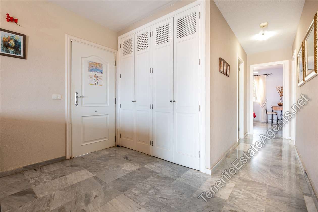 2 makuuhuone Huoneisto myytävänä paikassa Los Cristianos mukana uima-altaan - 389 950 € (Ref: 10161841)
