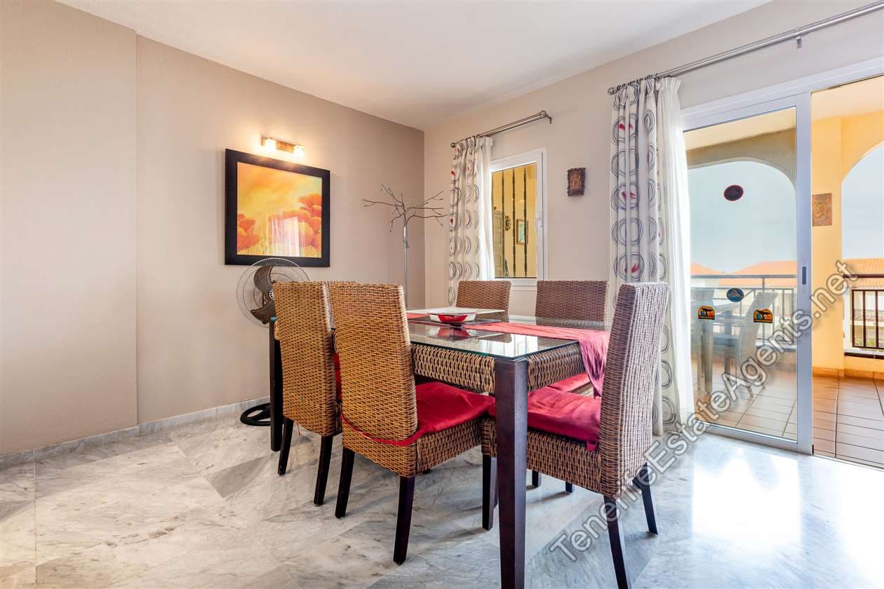 2 makuuhuone Huoneisto myytävänä paikassa Los Cristianos mukana uima-altaan - 389 950 € (Ref: 10161841)