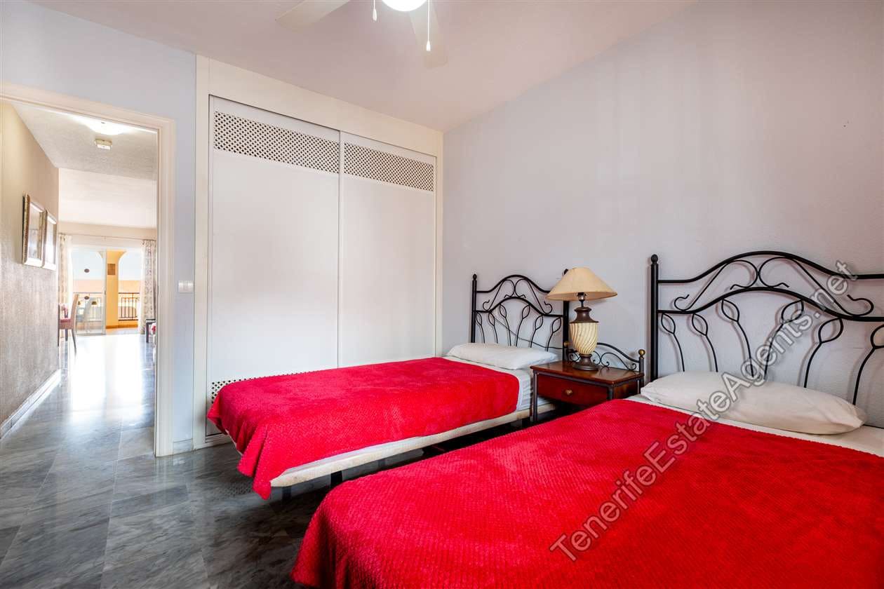 2 makuuhuone Huoneisto myytävänä paikassa Los Cristianos mukana uima-altaan - 389 950 € (Ref: 10161841)