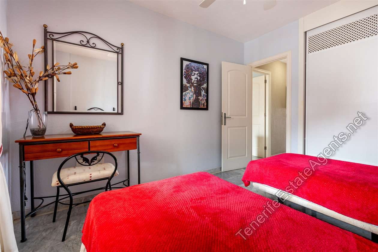 2 makuuhuone Huoneisto myytävänä paikassa Los Cristianos mukana uima-altaan - 389 950 € (Ref: 10161841)