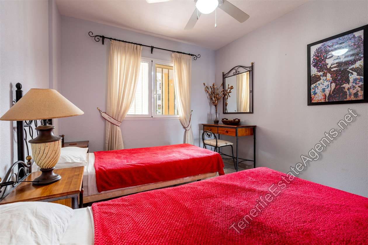 2 makuuhuone Huoneisto myytävänä paikassa Los Cristianos mukana uima-altaan - 389 950 € (Ref: 10161841)