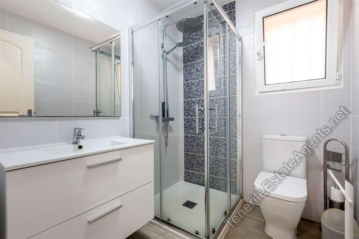 2 makuuhuone Huoneisto myytävänä paikassa Los Cristianos mukana uima-altaan - 389 950 € (Ref: 10161841)