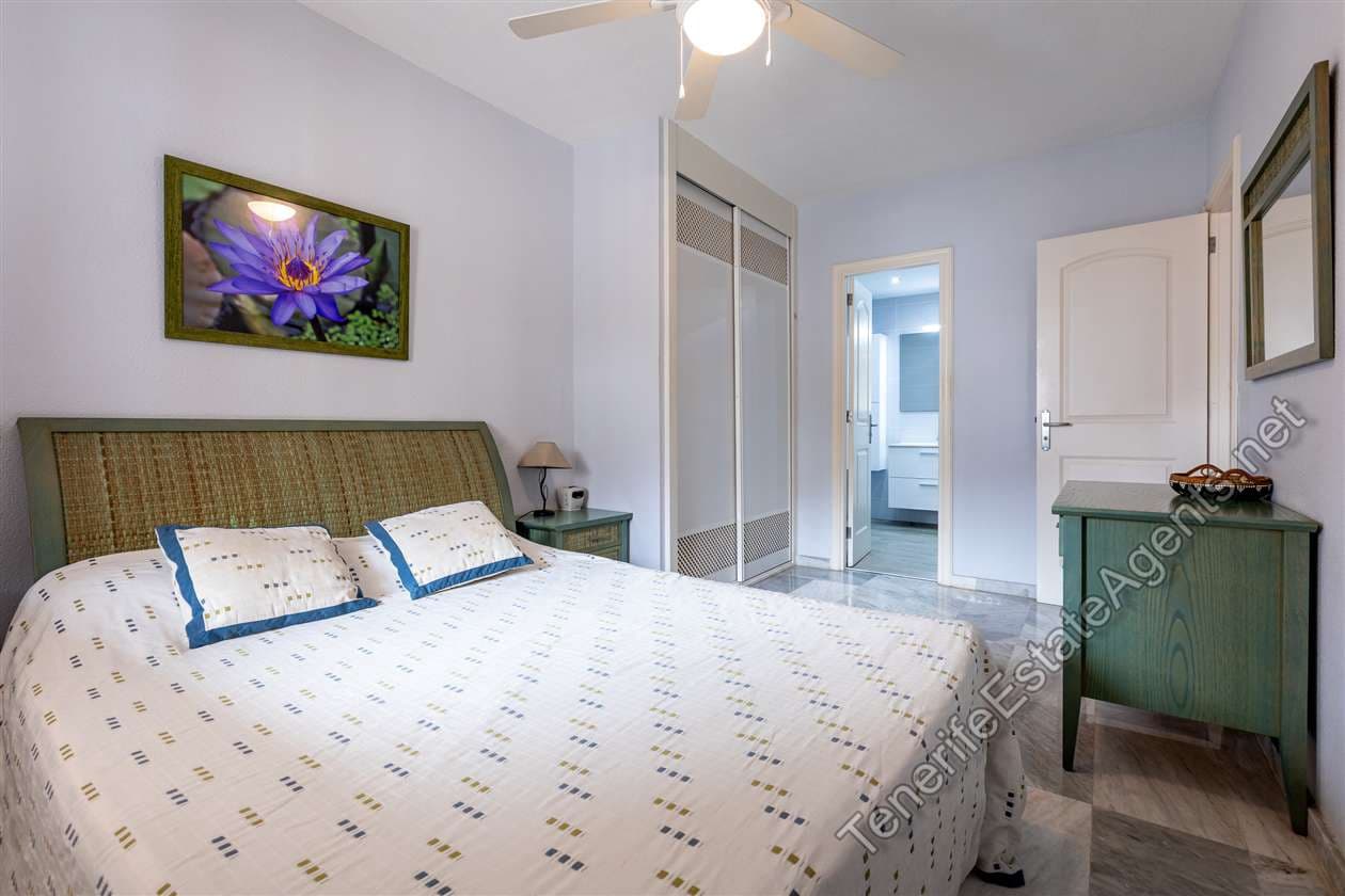 2 makuuhuone Huoneisto myytävänä paikassa Los Cristianos mukana uima-altaan - 389 950 € (Ref: 10161841)