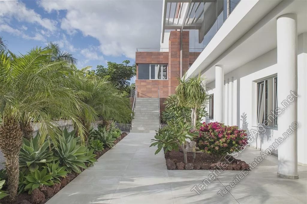 5 bedroom Villa for sale in Adeje with pool - € 5,750,000 (Ref: 7314727)