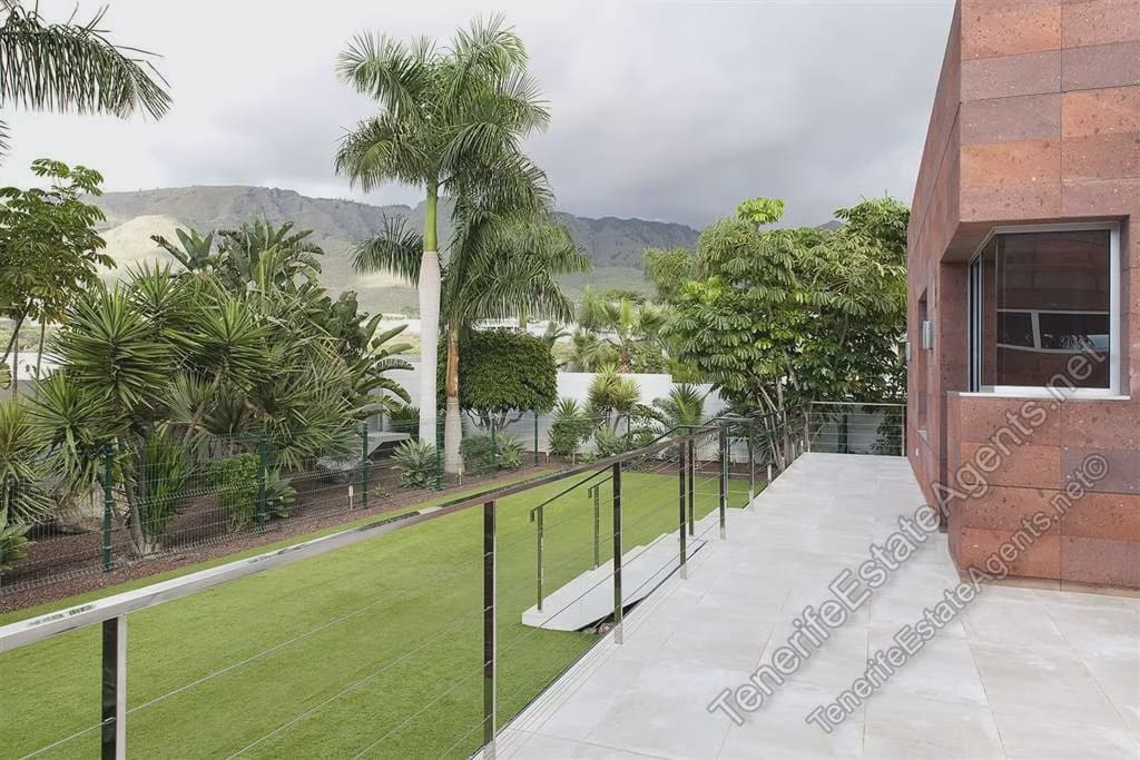 5 bedroom Villa for sale in Adeje with pool - € 5,750,000 (Ref: 7314727)