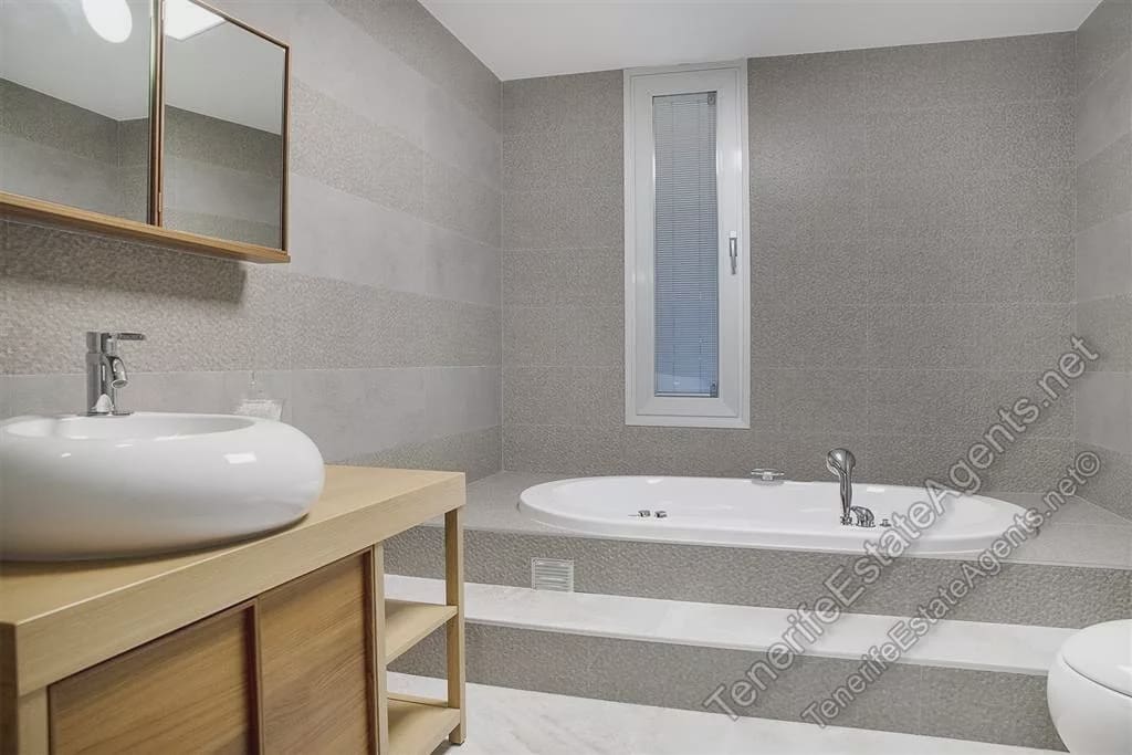 5 bedroom Villa for sale in Adeje with pool - € 5,750,000 (Ref: 7314727)