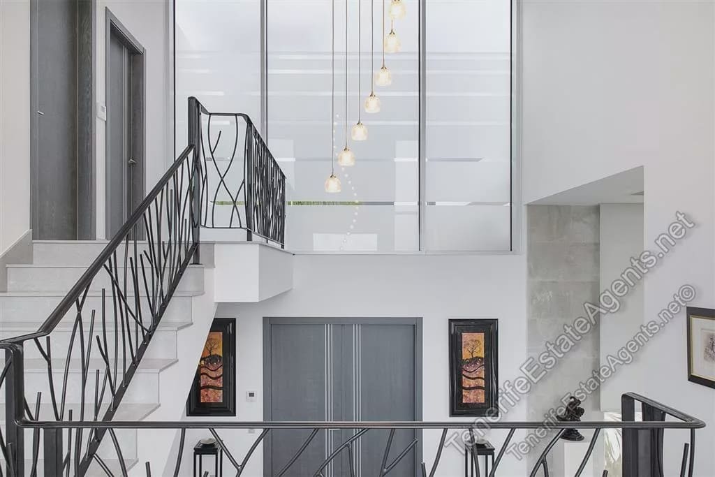 5 bedroom Villa for sale in Adeje with pool - € 5,750,000 (Ref: 7314727)