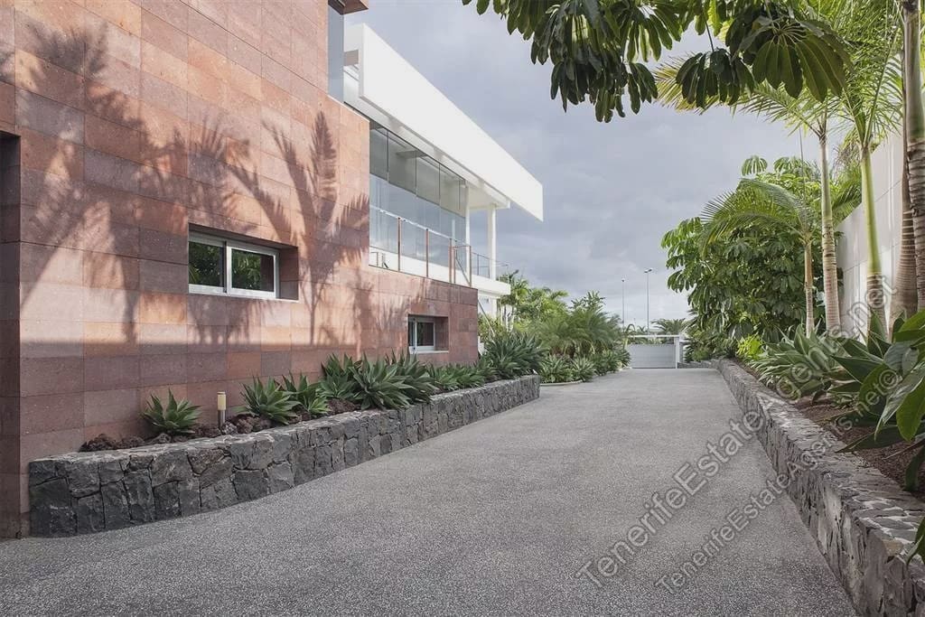 5 bedroom Villa for sale in Adeje with pool - € 5,750,000 (Ref: 7314727)