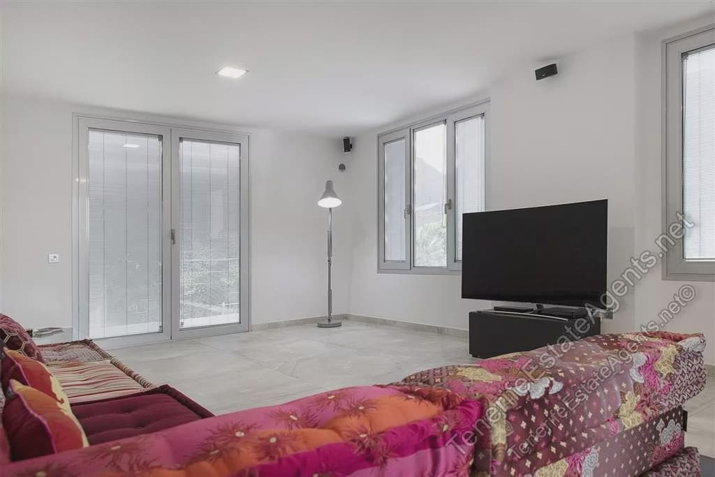 5 bedroom Villa for sale in Adeje with pool - € 5,750,000 (Ref: 7314727)