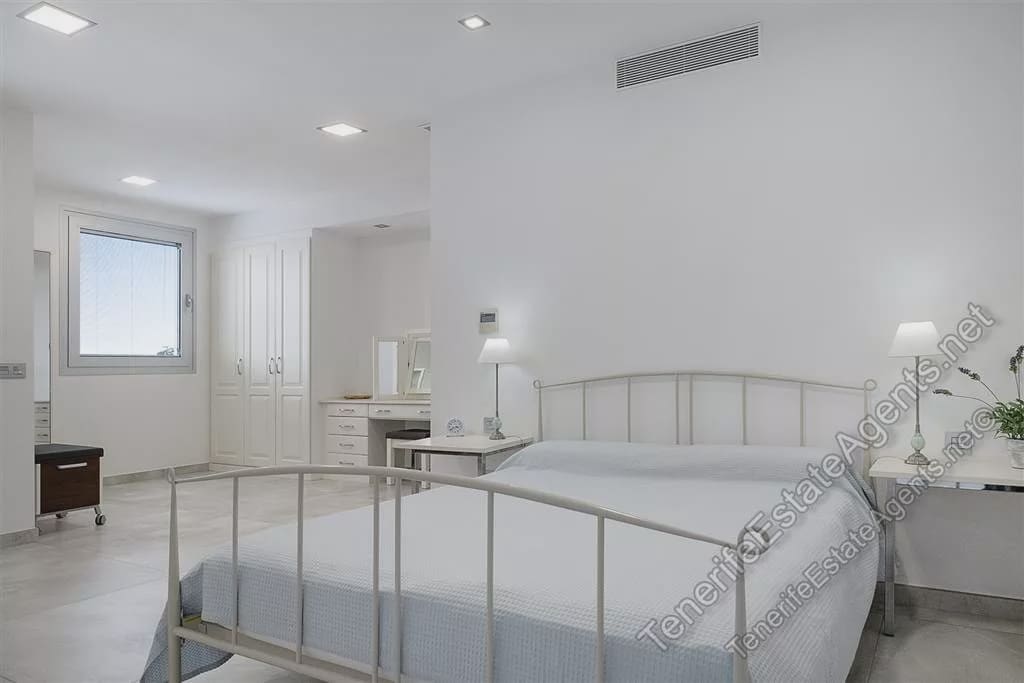 5 bedroom Villa for sale in Adeje with pool - € 5,750,000 (Ref: 7314727)