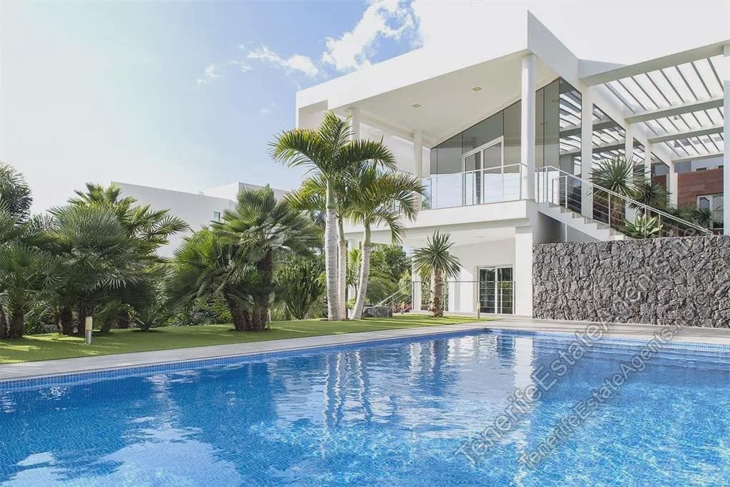 5 bedroom Villa for sale in Adeje with pool - € 5,750,000 (Ref: 7314727)