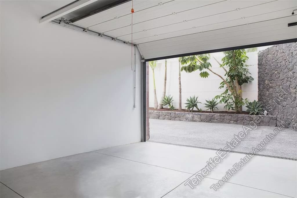 5 bedroom Villa for sale in Adeje with pool - € 5,750,000 (Ref: 7314727)