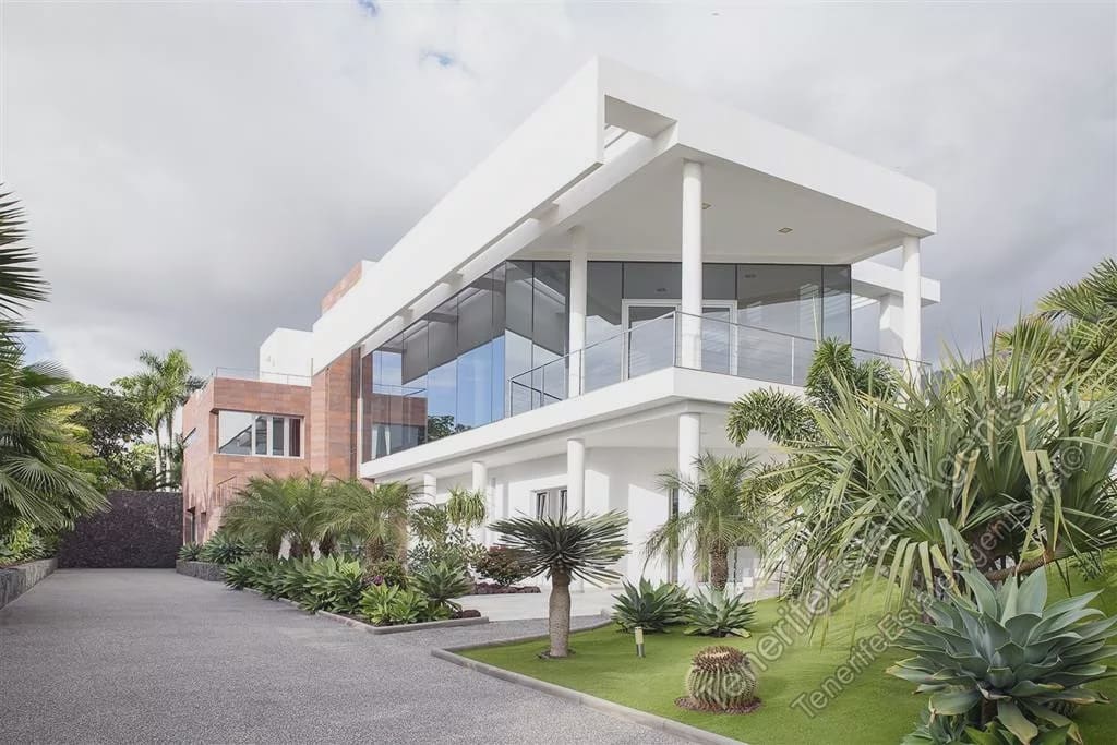 5 bedroom Villa for sale in Adeje with pool - € 5,750,000 (Ref: 7314727)