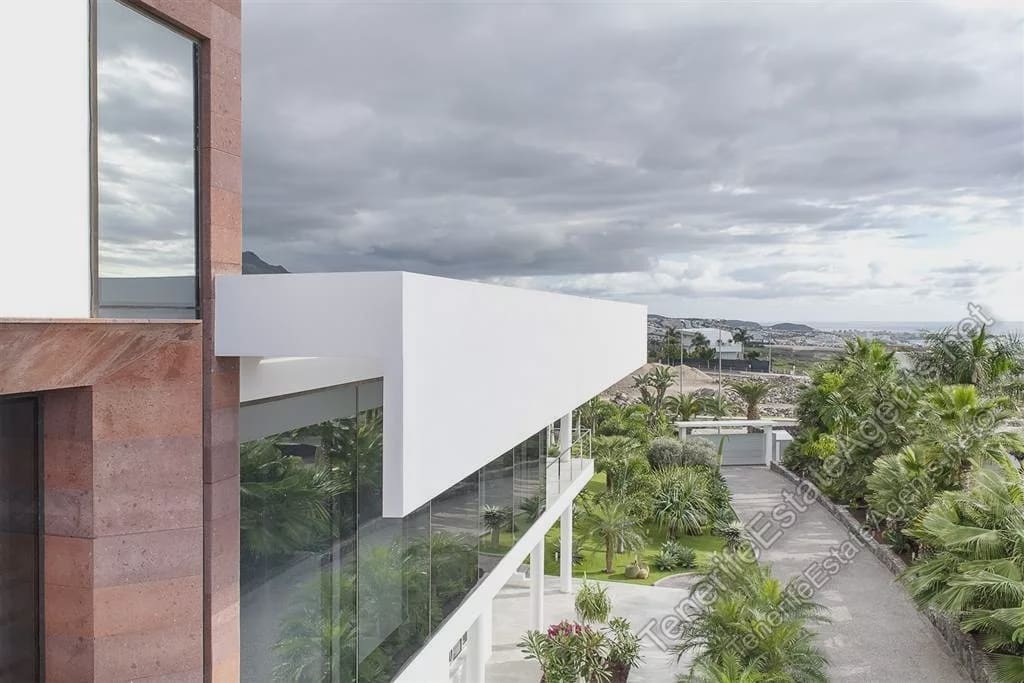 5 bedroom Villa for sale in Adeje with pool - € 5,750,000 (Ref: 7314727)