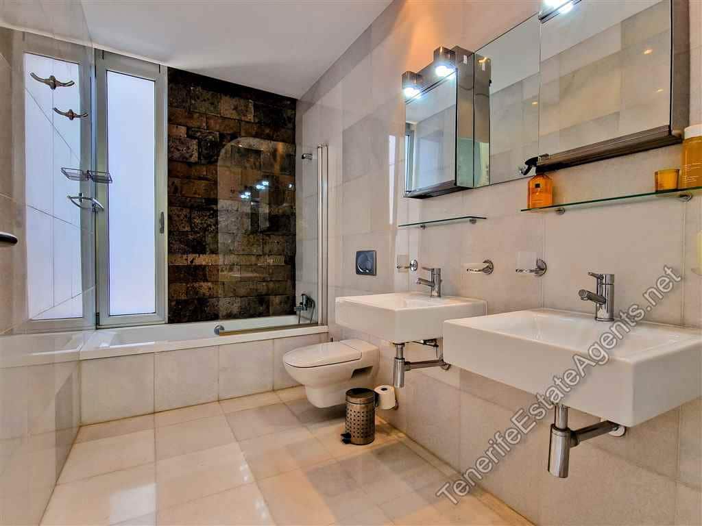 6 soveværelse Villa til salg i Playa del Duque med swimmingpool - € 3.200.000 (Ref: 7765118)