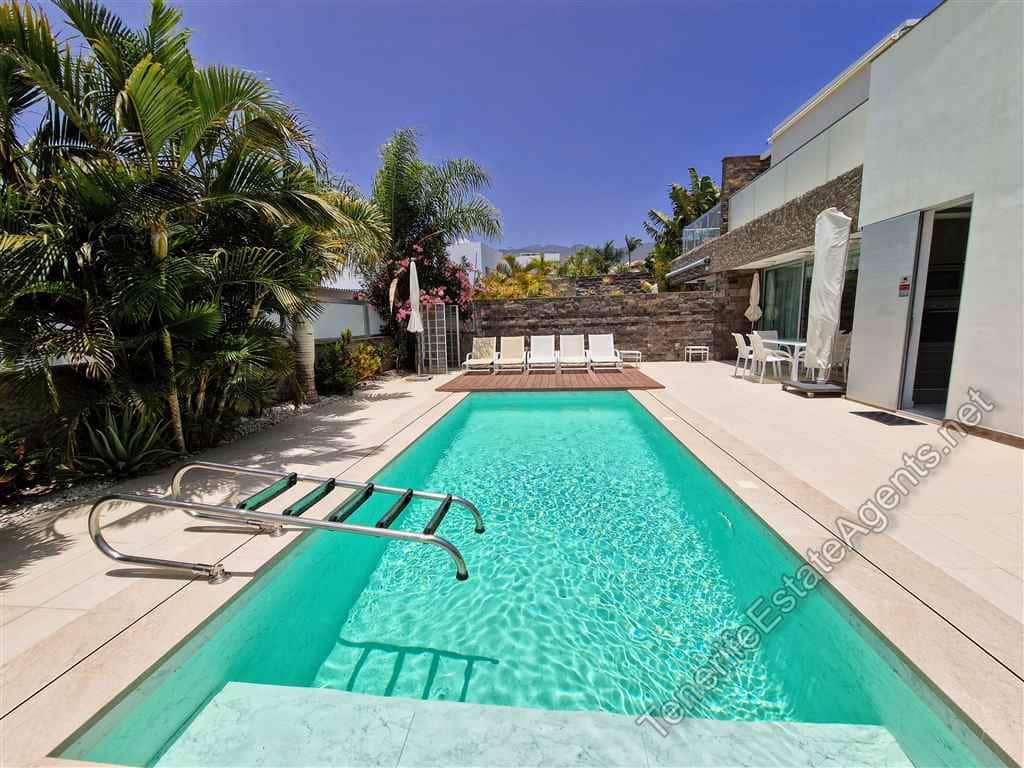 6 soveværelse Villa til salg i Playa del Duque med swimmingpool - € 3.200.000 (Ref: 7765118)